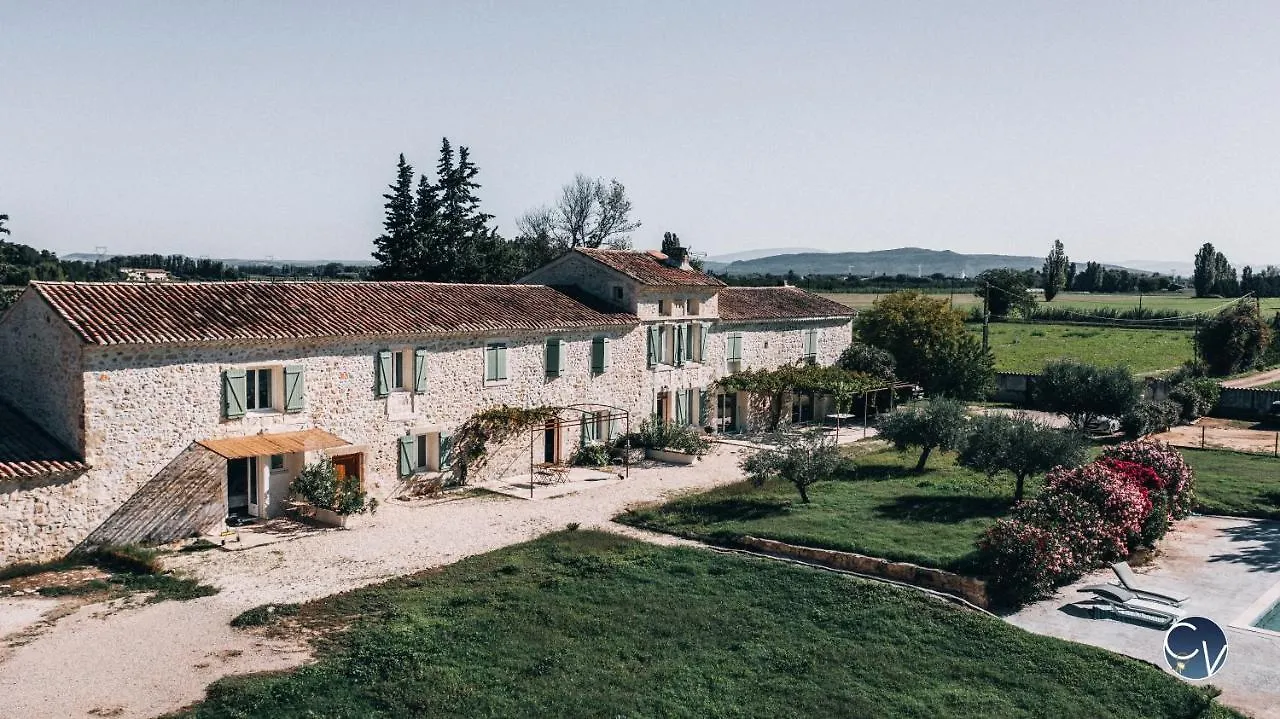 Villa Mas de Baume, mas provençal au calme avec piscine à Lapalud
